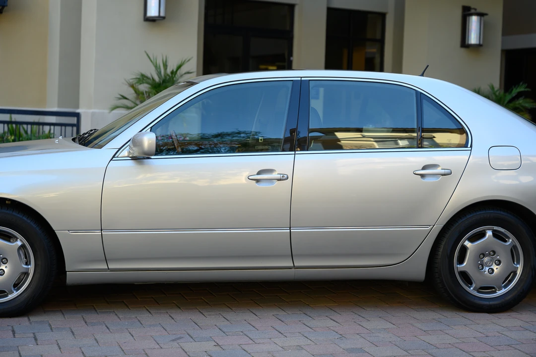 2002 Lexus LS 3rd Gen - Image 23 of 31