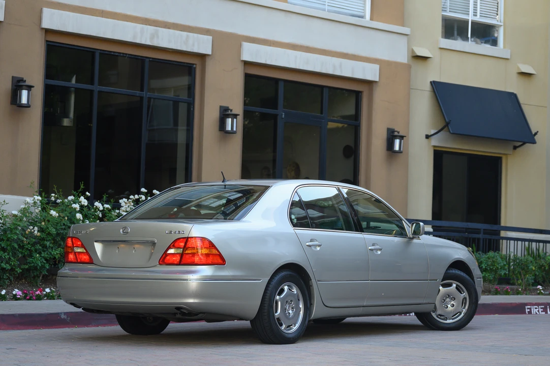 2002 Lexus LS 3rd Gen - Image 11 of 31