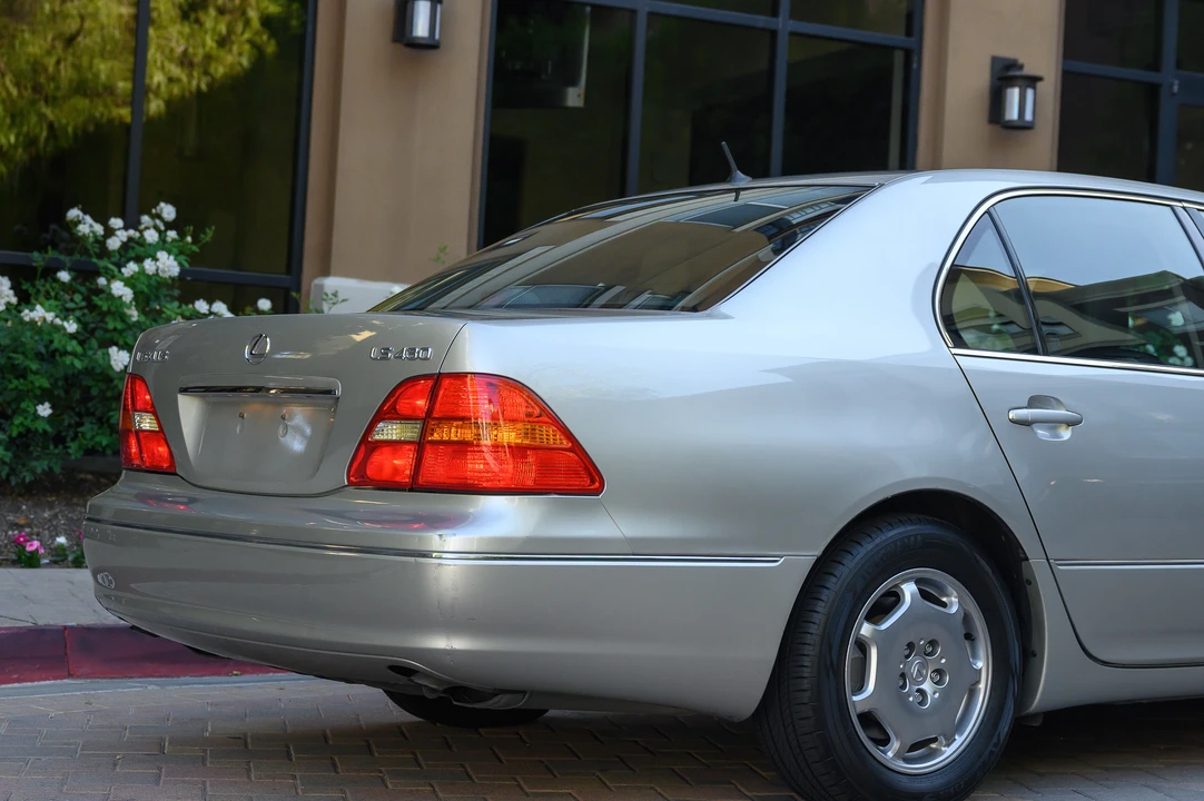 2002 Lexus LS 3rd Gen - Image 29 of 31
