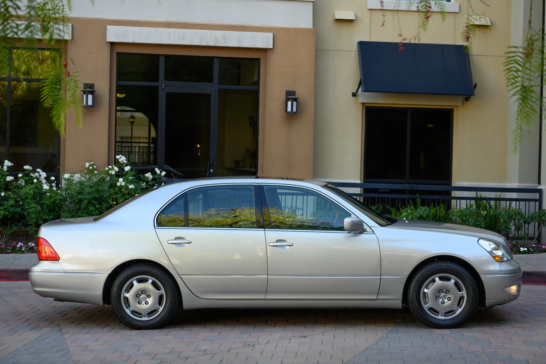 2002 Lexus LS 3rd Gen - Image 14 of 31