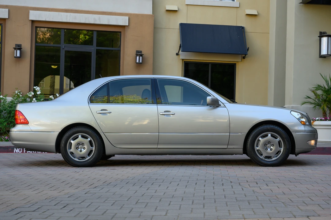 2002 Lexus LS 3rd Gen - Image 15 of 31