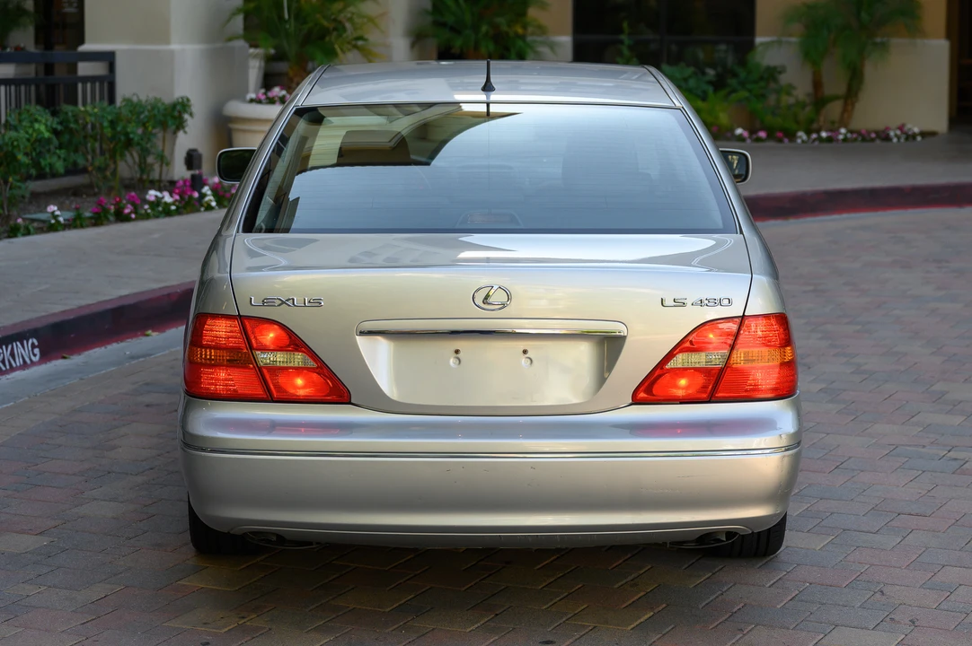 2002 Lexus LS 3rd Gen - Image 8 of 31