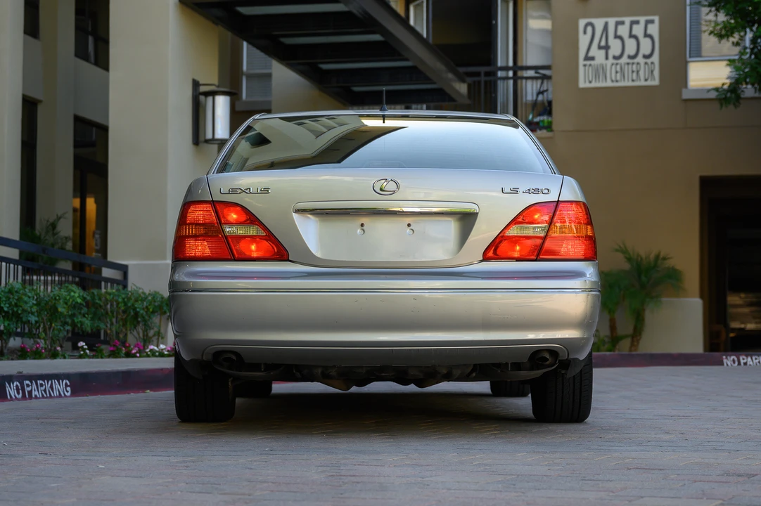 2002 Lexus LS 3rd Gen - Image 10 of 31