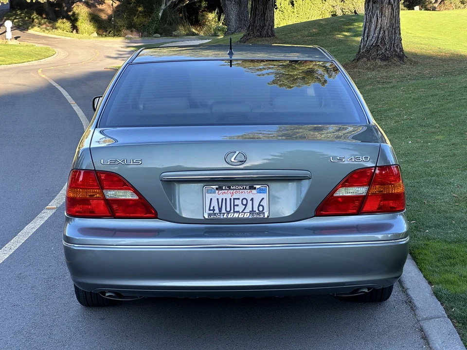 2002 Lexus LS 3rd Gen - Image 19 of 31