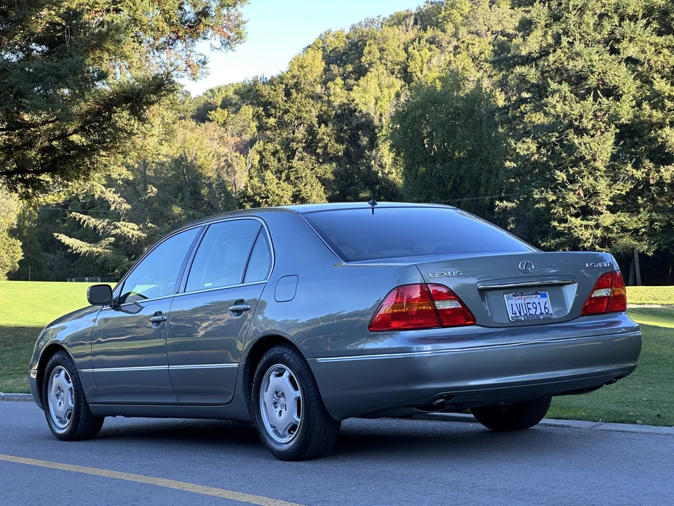 2002 Lexus LS 3rd Gen - Image 21 of 31