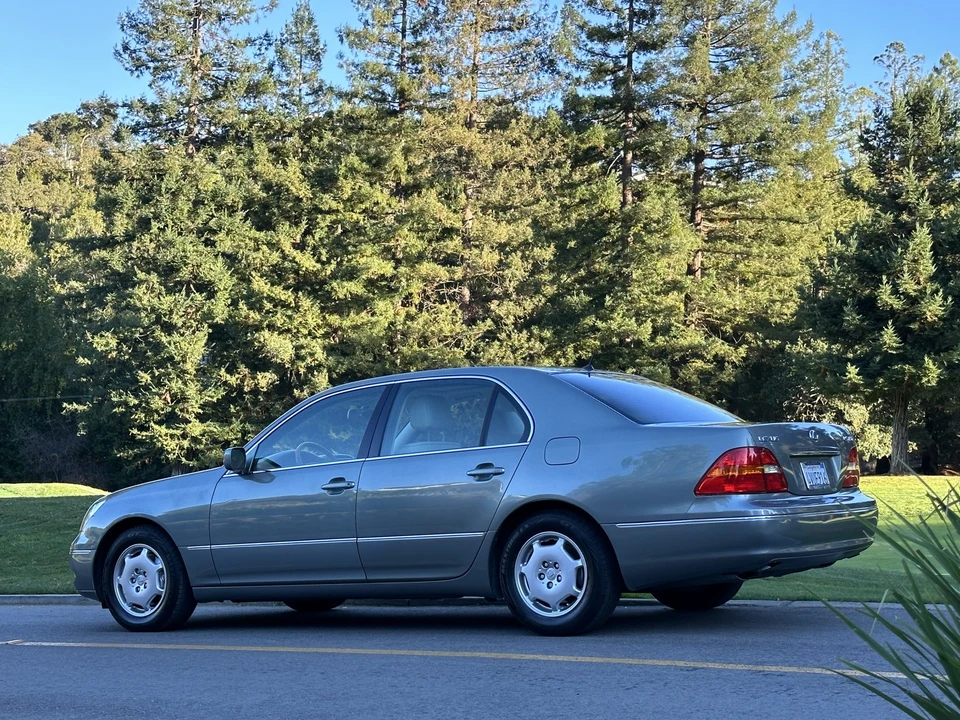 2002 Lexus LS 3rd Gen - Image 23 of 31