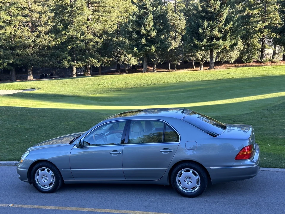 2002 Lexus LS 3rd Gen - Image 24 of 31