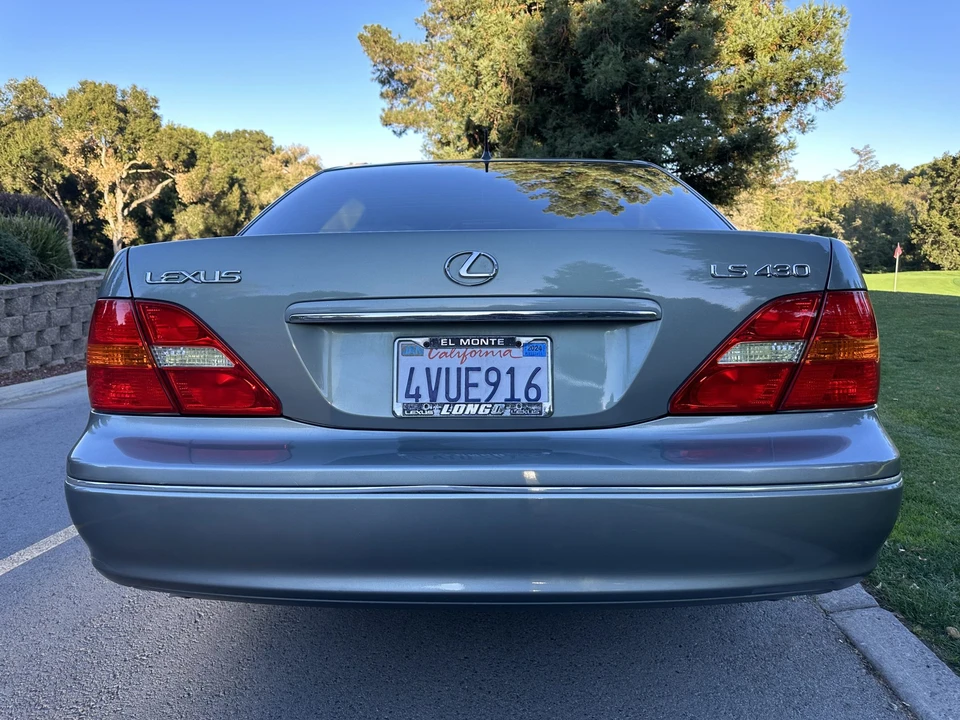 2002 Lexus LS 3rd Gen - Image 18 of 31