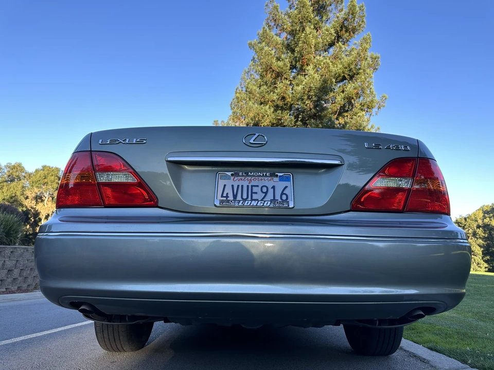 2002 Lexus LS 3rd Gen - Image 17 of 31