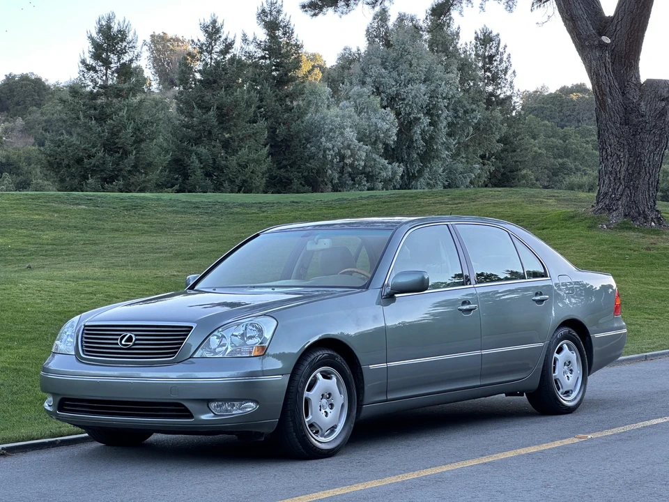 2002 Lexus LS 3rd Gen - Image 2 of 31