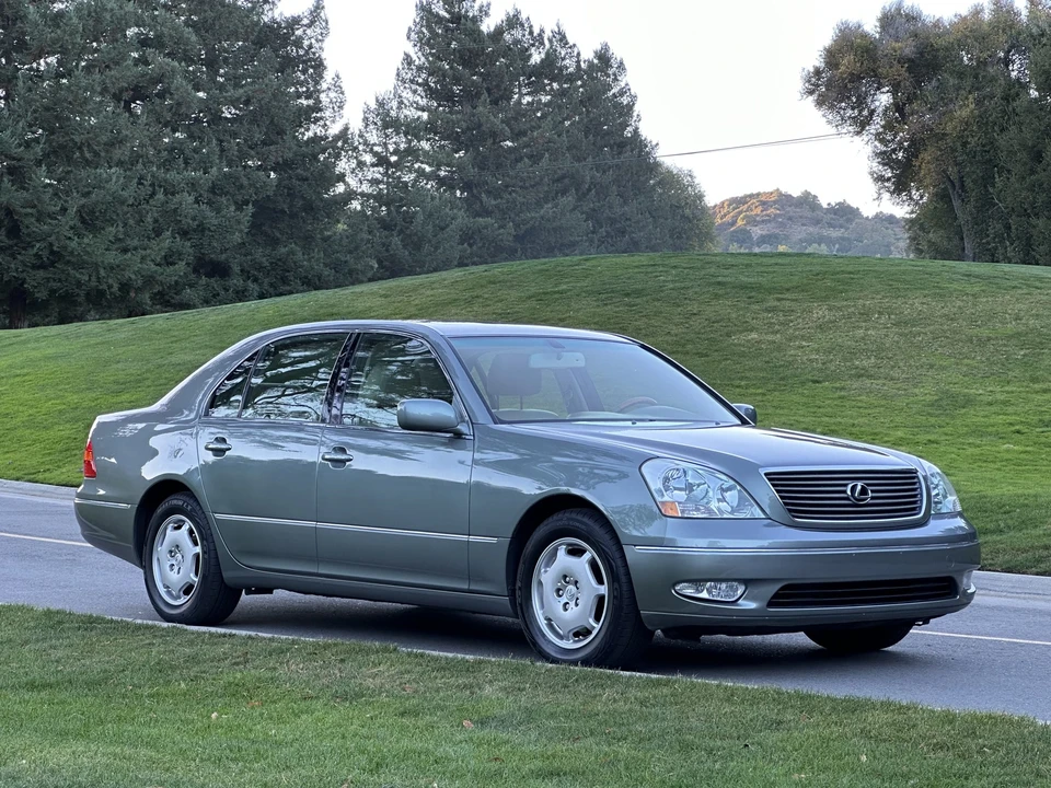 2002 Lexus LS 3rd Gen - Image 10 of 31