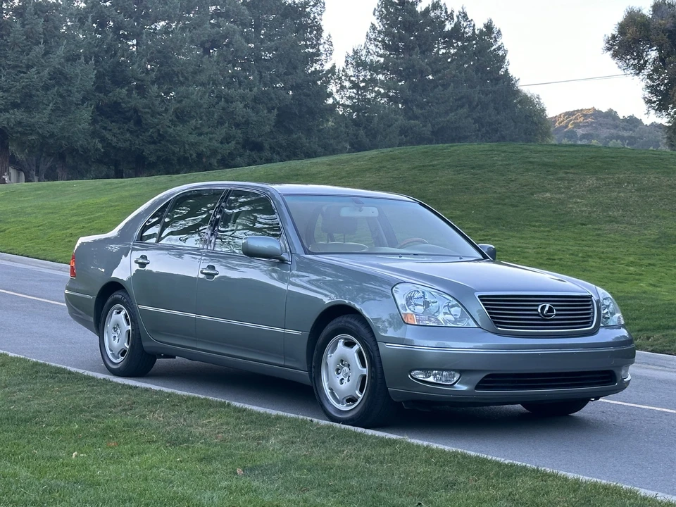 2002 Lexus LS 3rd Gen - Image 9 of 31