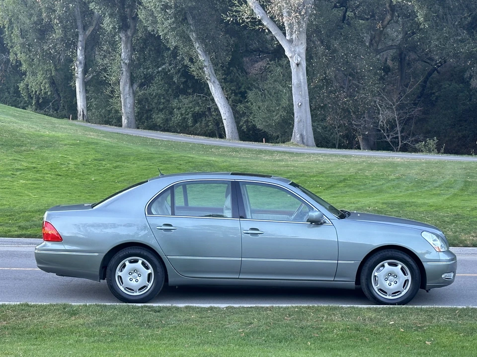 2002 Lexus LS 3rd Gen - Image 12 of 31