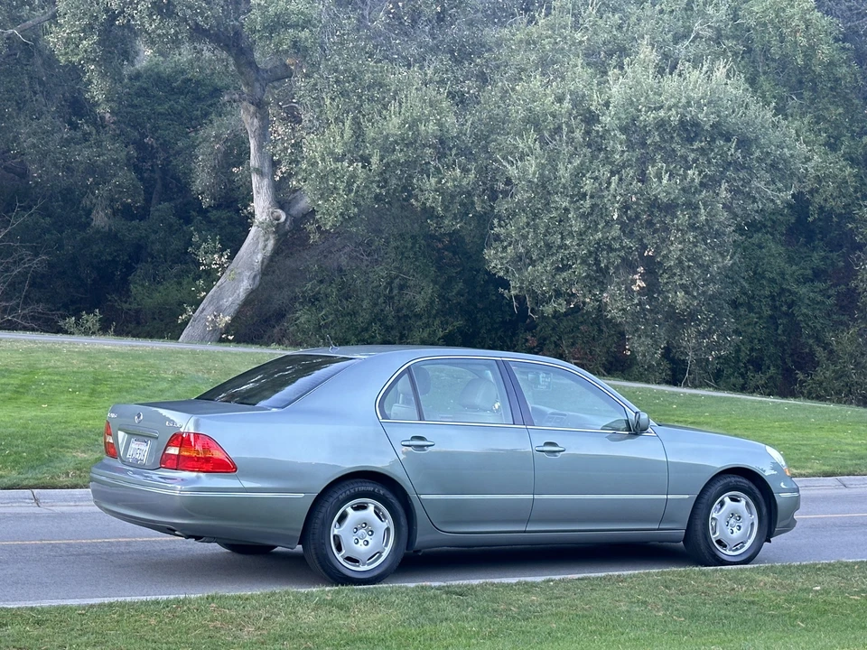 2002 Lexus LS 3rd Gen - Image 13 of 31