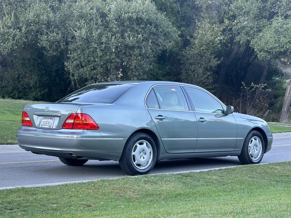 2002 Lexus LS 3rd Gen - Image 14 of 31