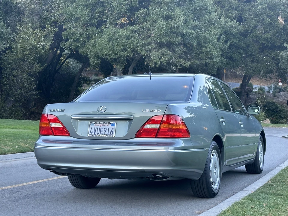 2002 Lexus LS 3rd Gen - Image 16 of 31