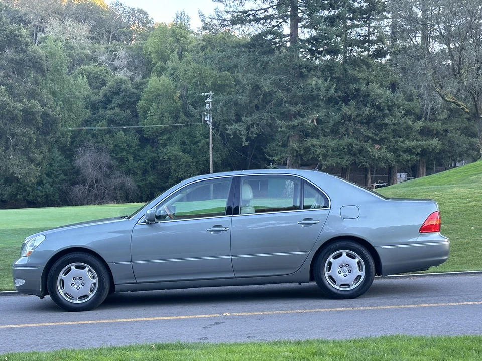 2002 Lexus LS 3rd Gen - Image 22 of 31