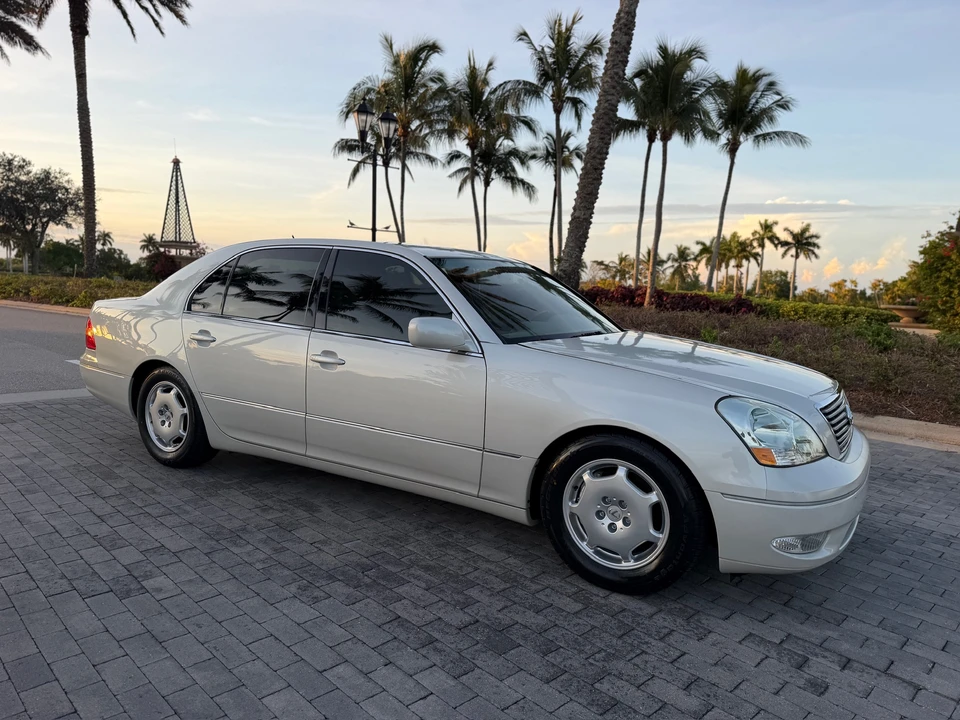 2002 Lexus LS 3rd Gen - Image 26 of 31