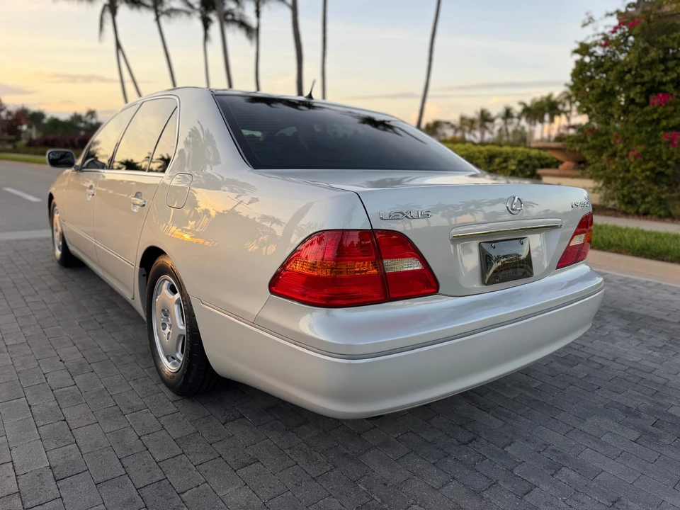 2002 Lexus LS 3rd Gen - Image 13 of 31
