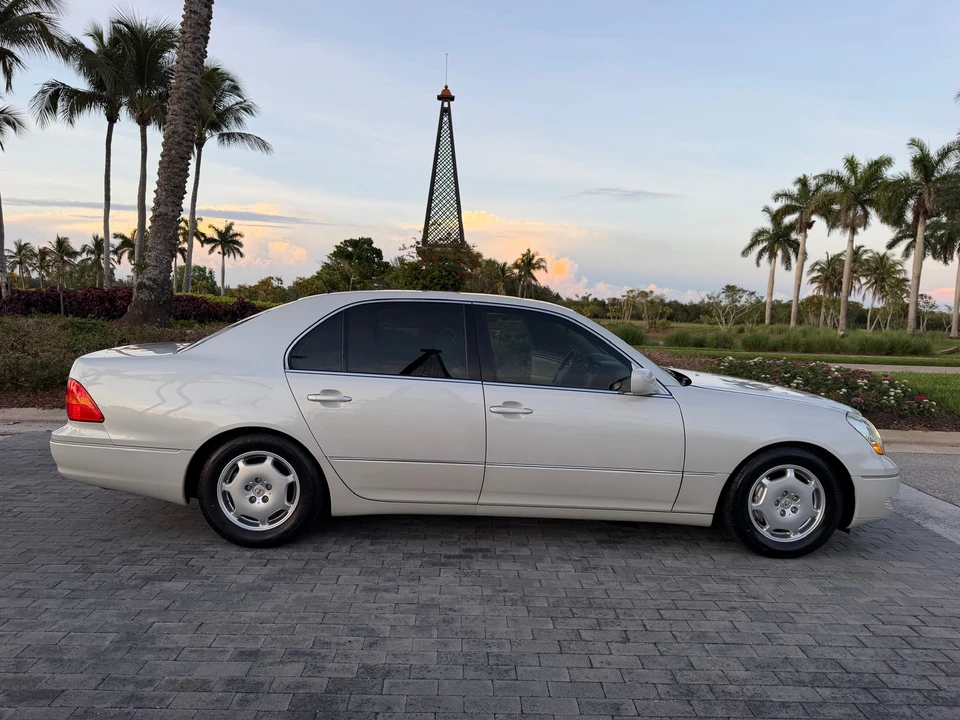 2002 Lexus LS 3rd Gen - Image 24 of 31
