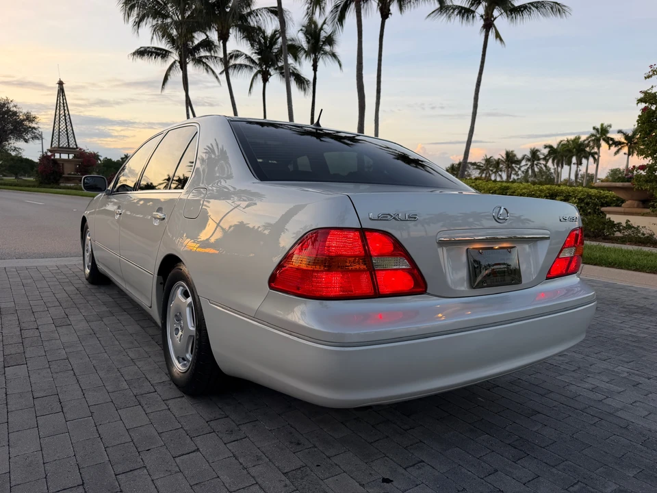 2002 Lexus LS 3rd Gen - Image 15 of 31