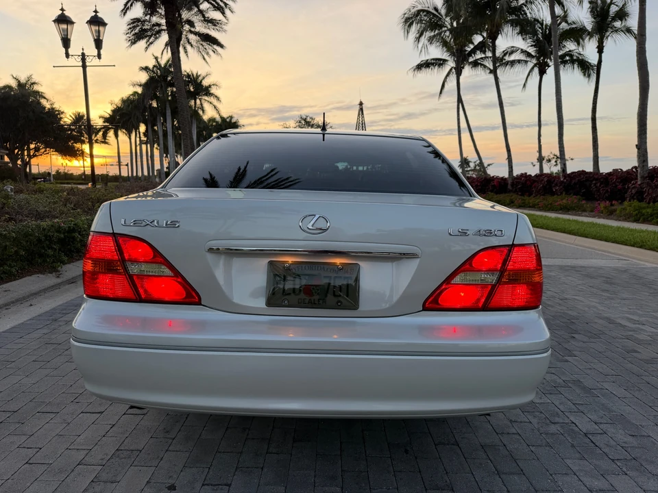 2002 Lexus LS 3rd Gen - Image 17 of 31