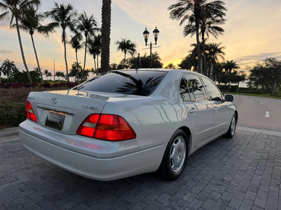 2002 Lexus LS 3rd Gen - Image 22 of 31