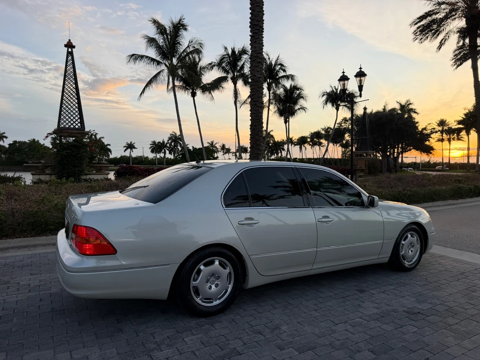 2002 Lexus LS 3rd Gen - Image 23 of 31
