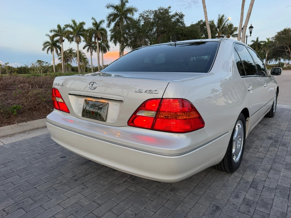 2002 Lexus LS 3rd Gen - Image 19 of 31