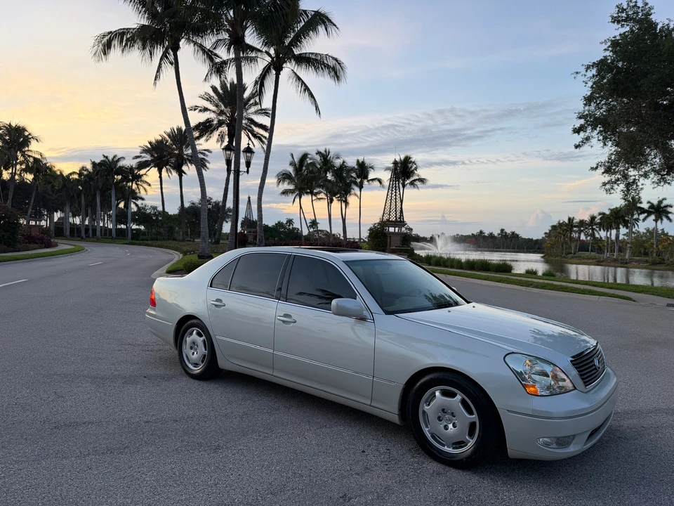 2002 Lexus LS 3rd Gen - Image 25 of 31