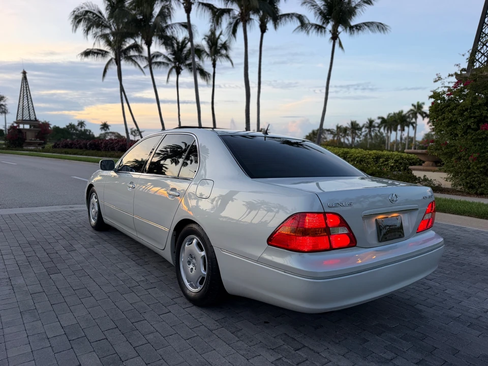 2002 Lexus LS 3rd Gen - Image 12 of 31
