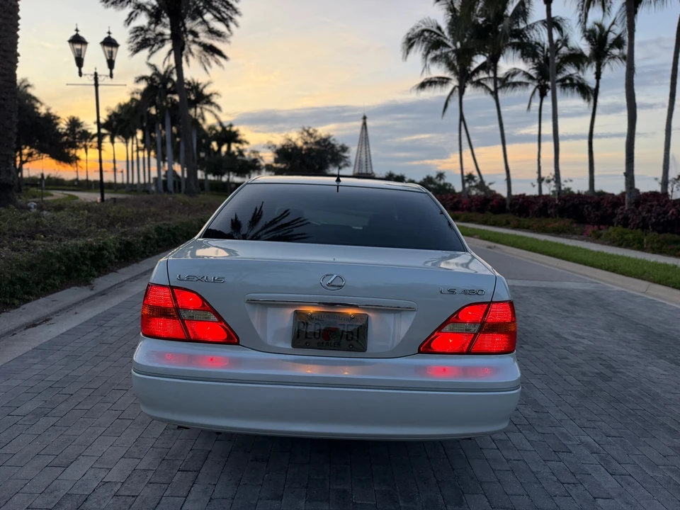 2002 Lexus LS 3rd Gen - Image 18 of 31