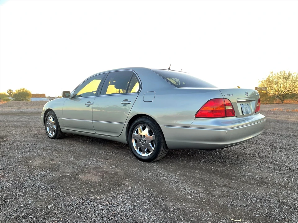 2002 Lexus LS 3rd Gen - Image 26 of 31