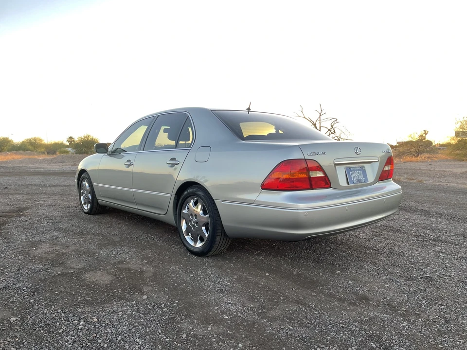 2002 Lexus LS 3rd Gen - Image 25 of 31
