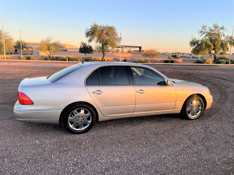 2002 Lexus LS 3rd Gen - Image 19 of 31