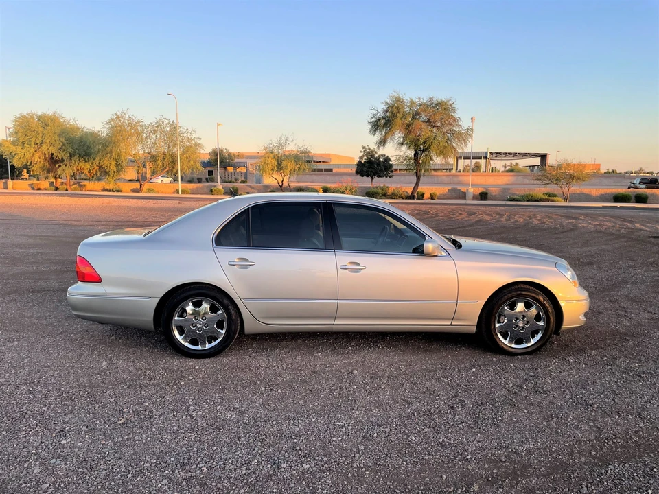2002 Lexus LS 3rd Gen - Image 18 of 31