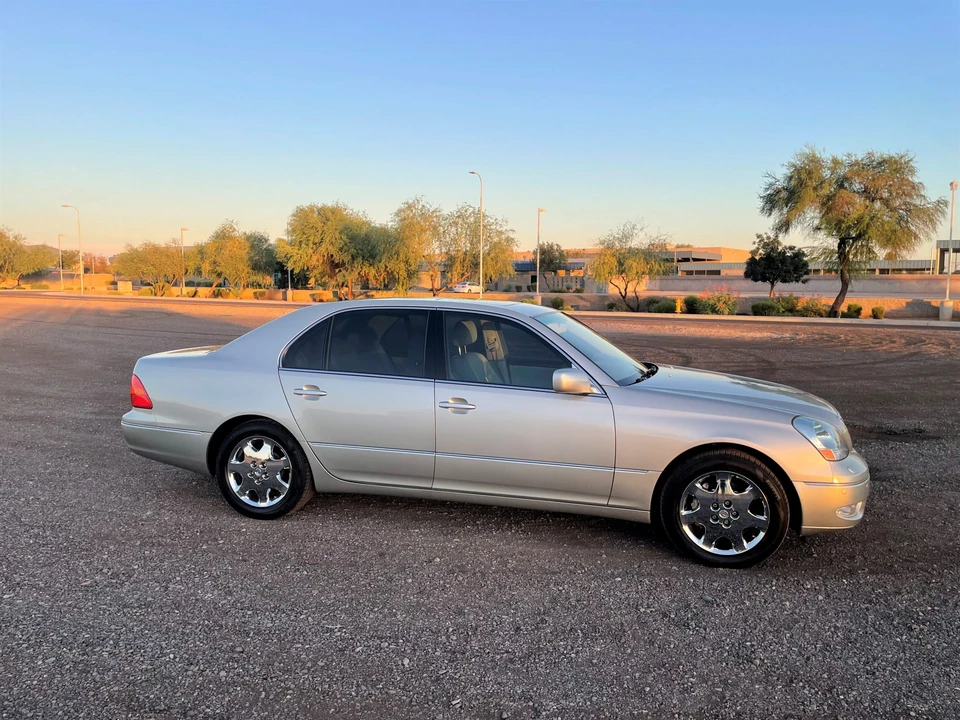 2002 Lexus LS 3rd Gen - Image 17 of 31