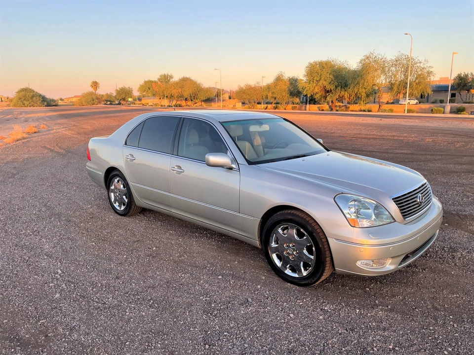 2002 Lexus LS 3rd Gen - Image 15 of 31