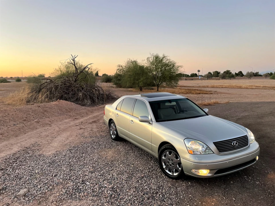 2002 Lexus LS 3rd Gen - Image 13 of 31