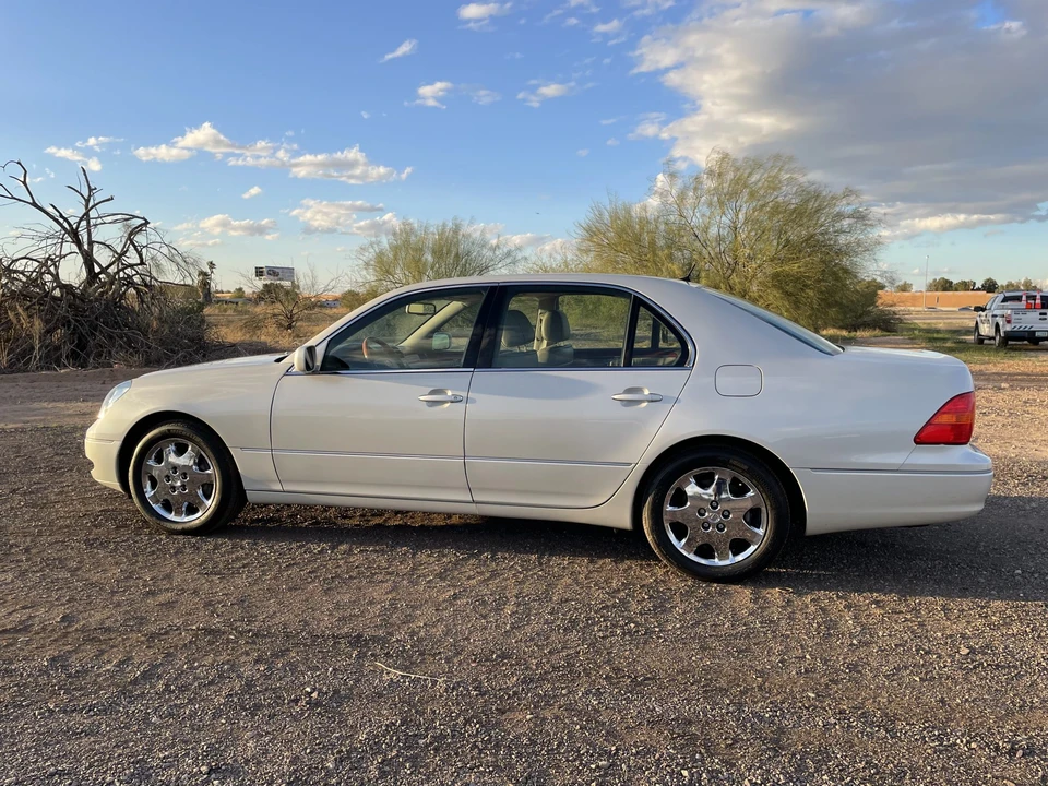 2002 Lexus LS 3rd Gen - Image 22 of 31