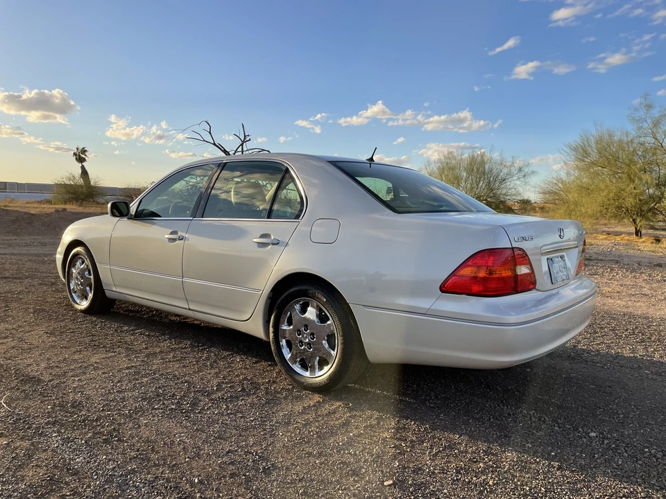 2002 Lexus LS 3rd Gen - Image 21 of 31