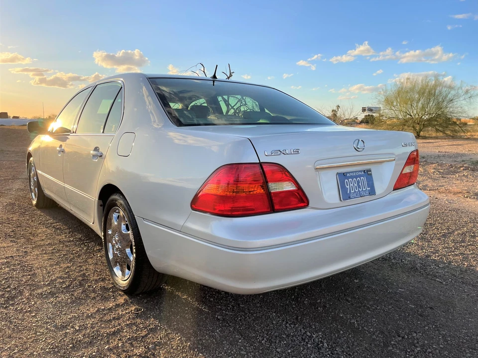 2002 Lexus LS 3rd Gen - Image 19 of 31