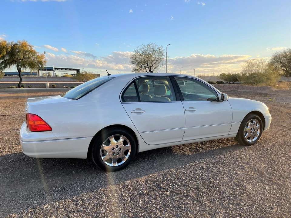 2002 Lexus LS 3rd Gen - Image 14 of 31