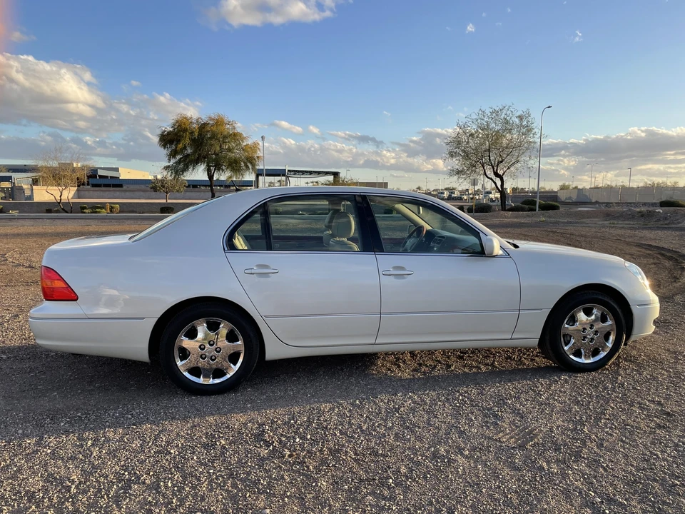 2002 Lexus LS 3rd Gen - Image 13 of 31