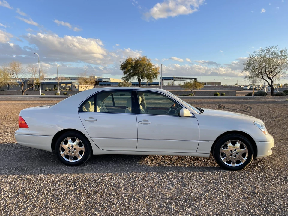 2002 Lexus LS 3rd Gen - Image 12 of 31