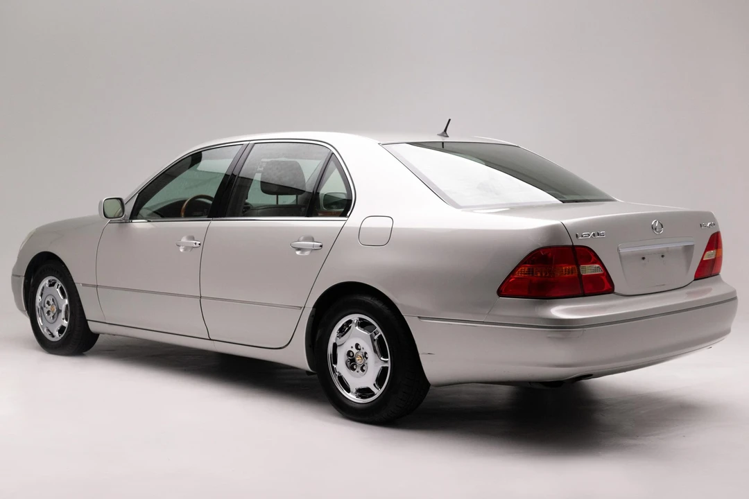 2002 Lexus LS 3rd Gen - Image 10 of 31