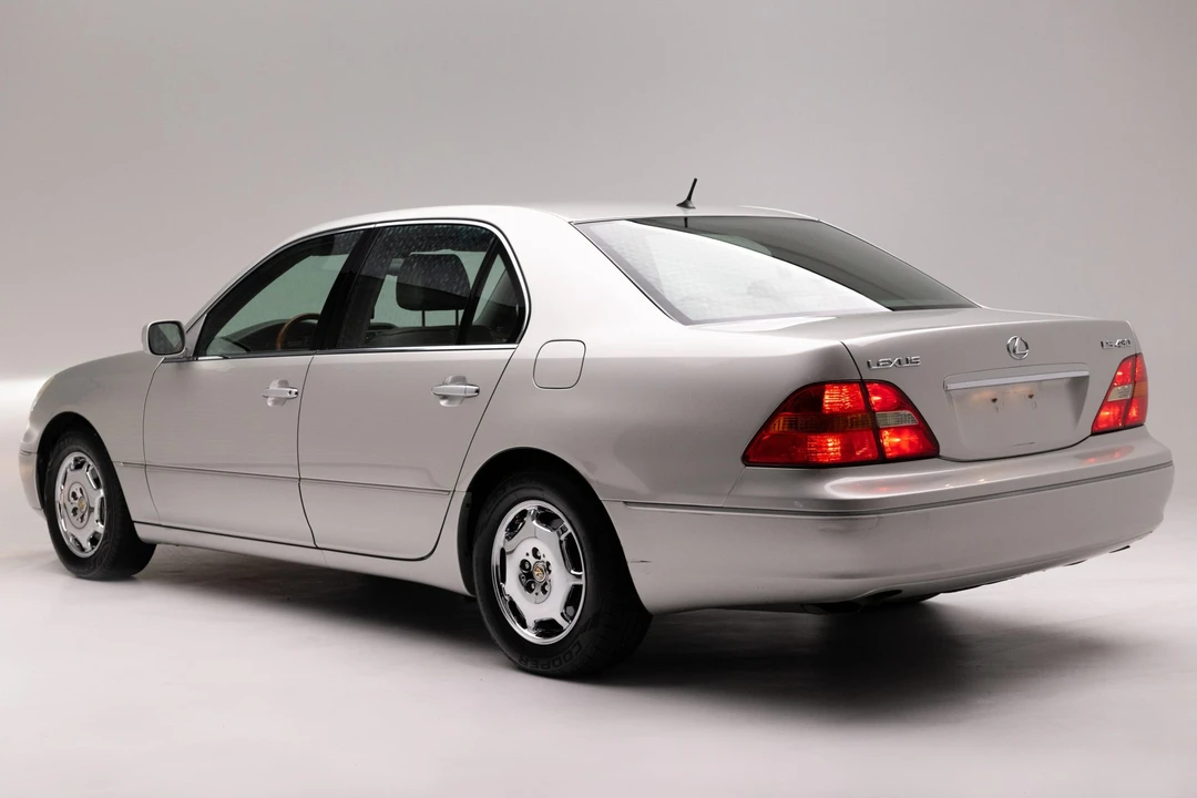 2002 Lexus LS 3rd Gen - Image 11 of 31