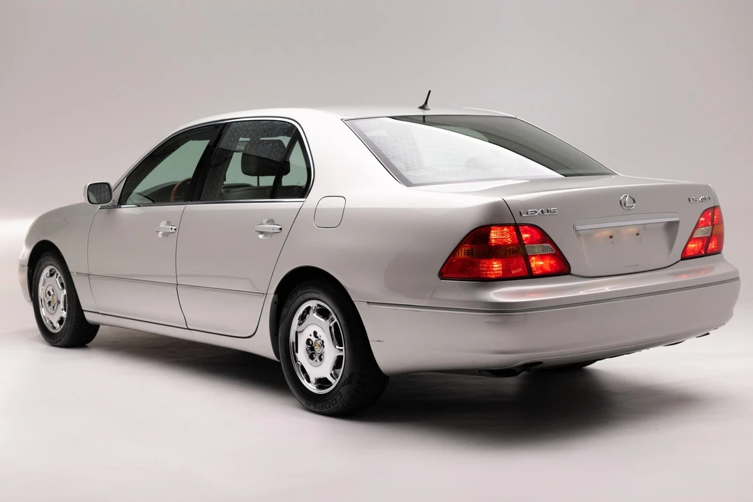 2002 Lexus LS 3rd Gen - Image 12 of 31