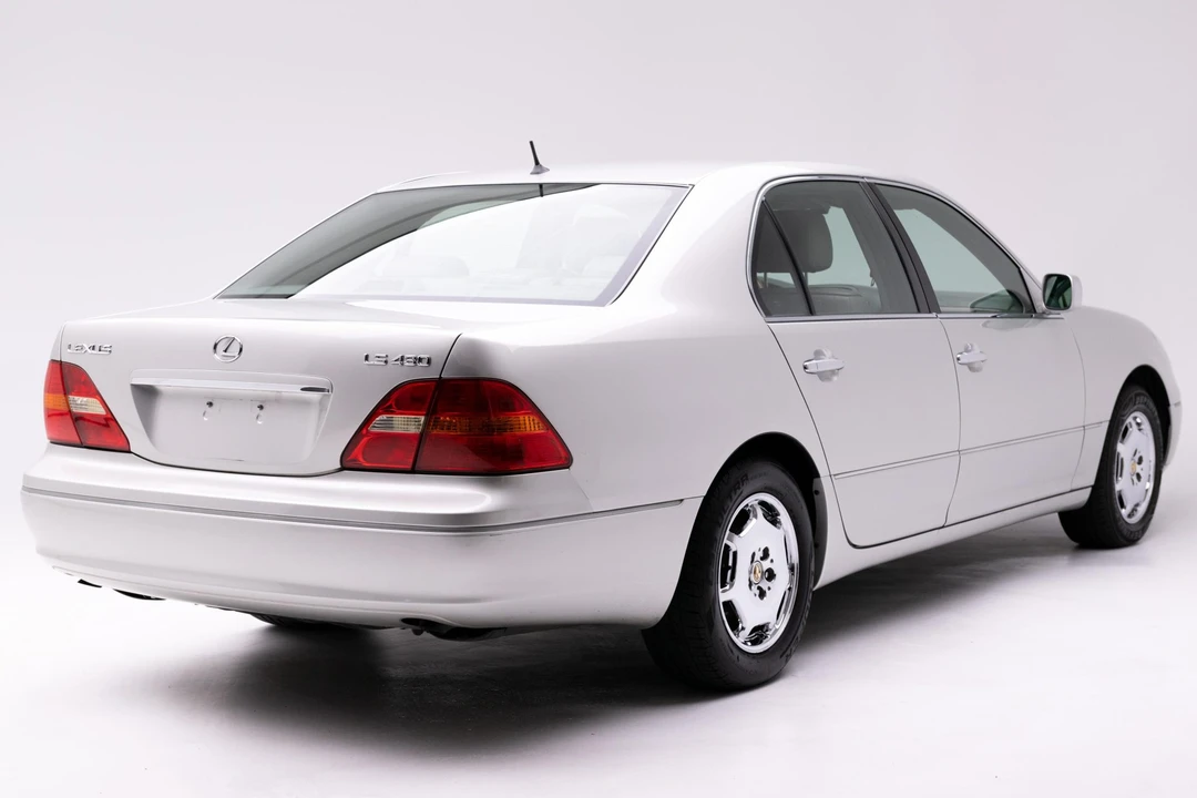 2002 Lexus LS 3rd Gen - Image 16 of 31