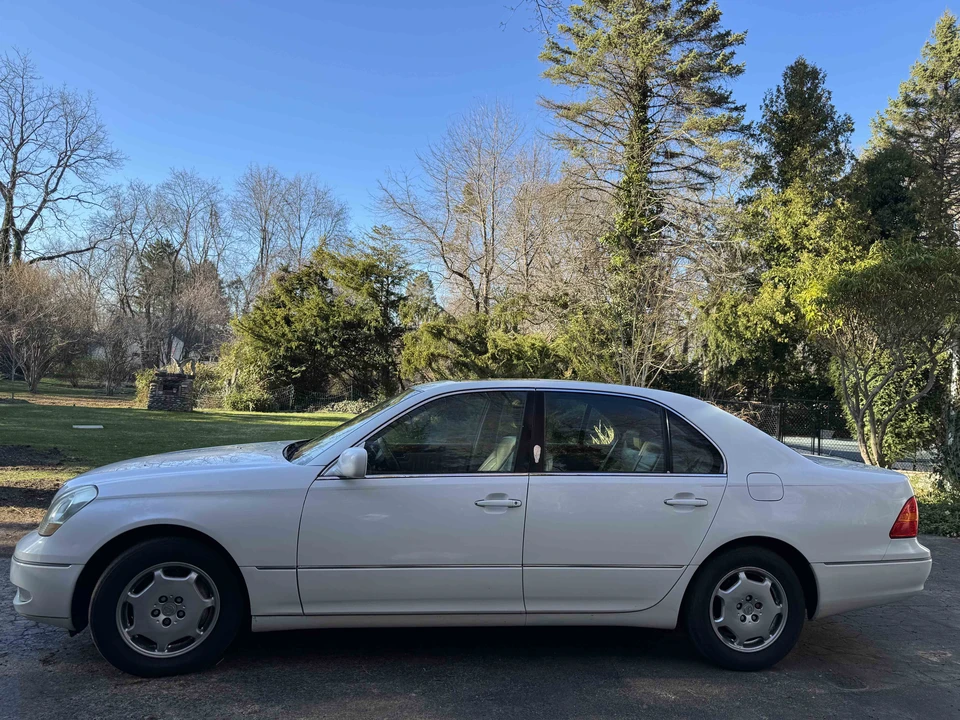 2002 Lexus LS 3rd Gen - Image 2 of 31